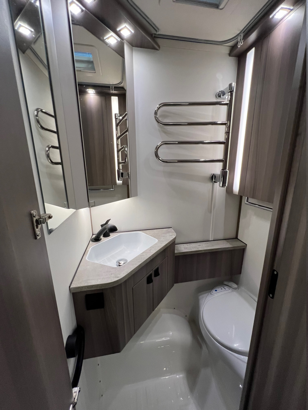 KABE ESTATE 470 GLE - KABE
