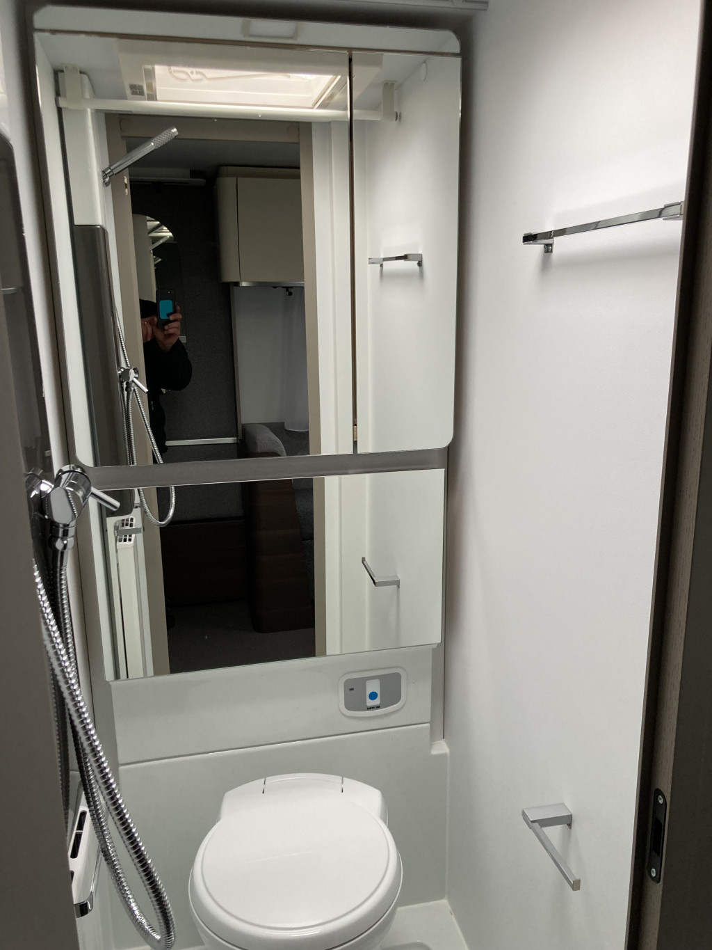 Adria Alpina 663 UK AC OCH CAMPINGBILJETTER PÅ KÖPET - Adria