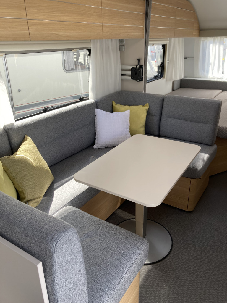 Adria Adora 613 PK AC OCH CAMPINGBILJETTER PÅ KÖPET - Adria