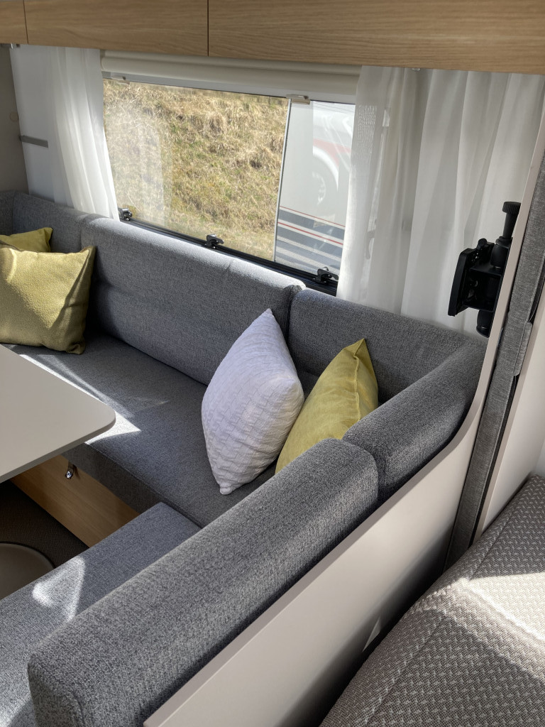 Adria Adora 613 PK AC OCH CAMPINGBILJETTER PÅ KÖPET - Adria