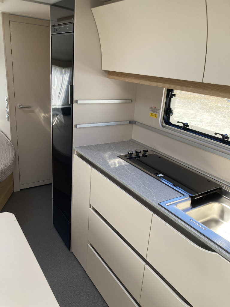 Adria Adora 613 PK AC OCH CAMPINGBILJETTER PÅ KÖPET - Adria