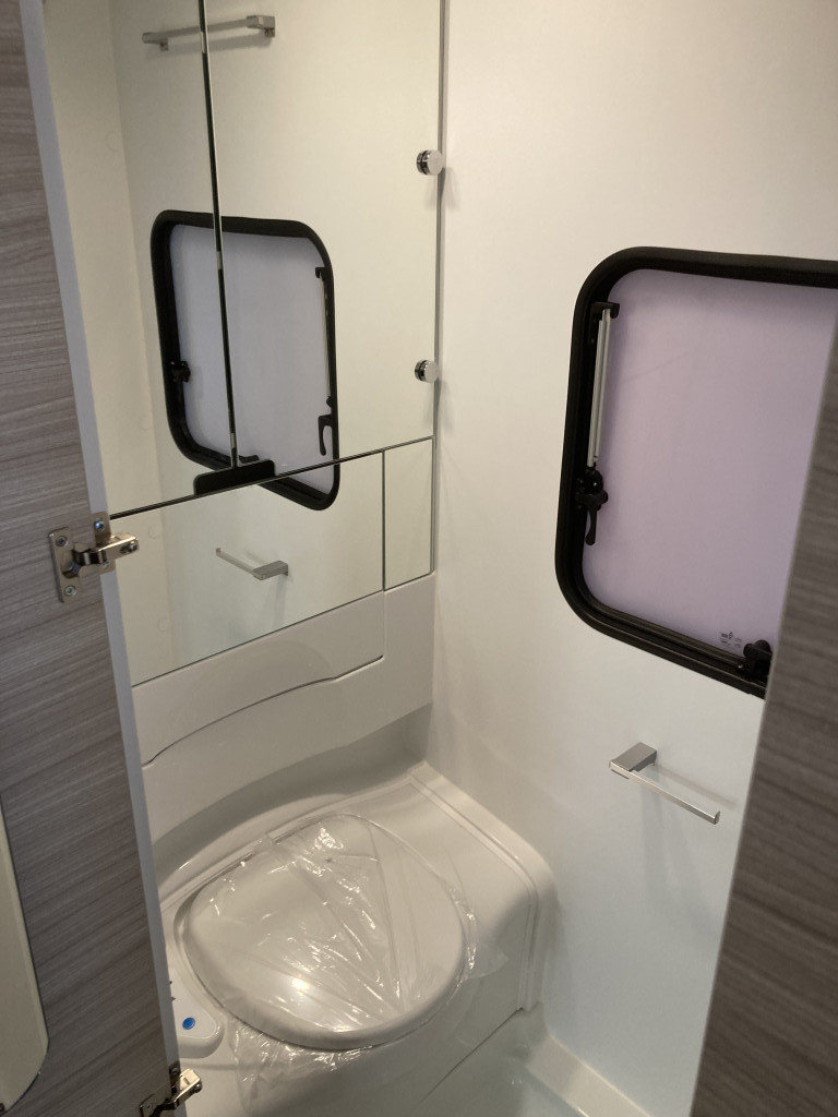 Adria Altea 362 LH AC OCH CAMPINGBILJETTER PÅ KÖPET - Adria