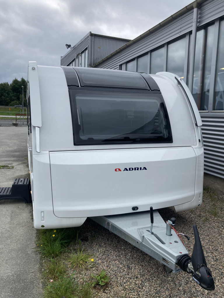 Alpina 763 UK AC OCH CAMPINGBILJETTER PÅ KÖPET - Adria
