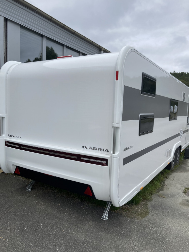 Adria Alpina 763 UK AC OCH CAMPINGBILJETTER PÅ KÖPET - Adria