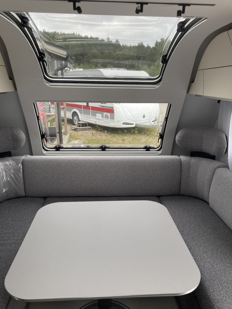 Adria Alpina 763 UK AC OCH CAMPINGBILJETTER PÅ KÖPET - Adria