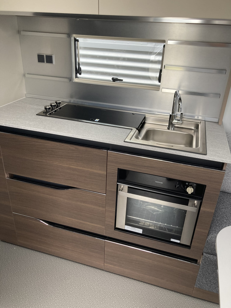 Adria Alpina 763 UK AC OCH CAMPINGBILJETTER PÅ KÖPET - Adria