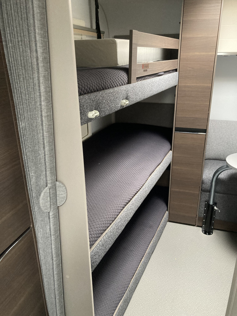 Adria Alpina 763 UK AC OCH CAMPINGBILJETTER PÅ KÖPET - Adria