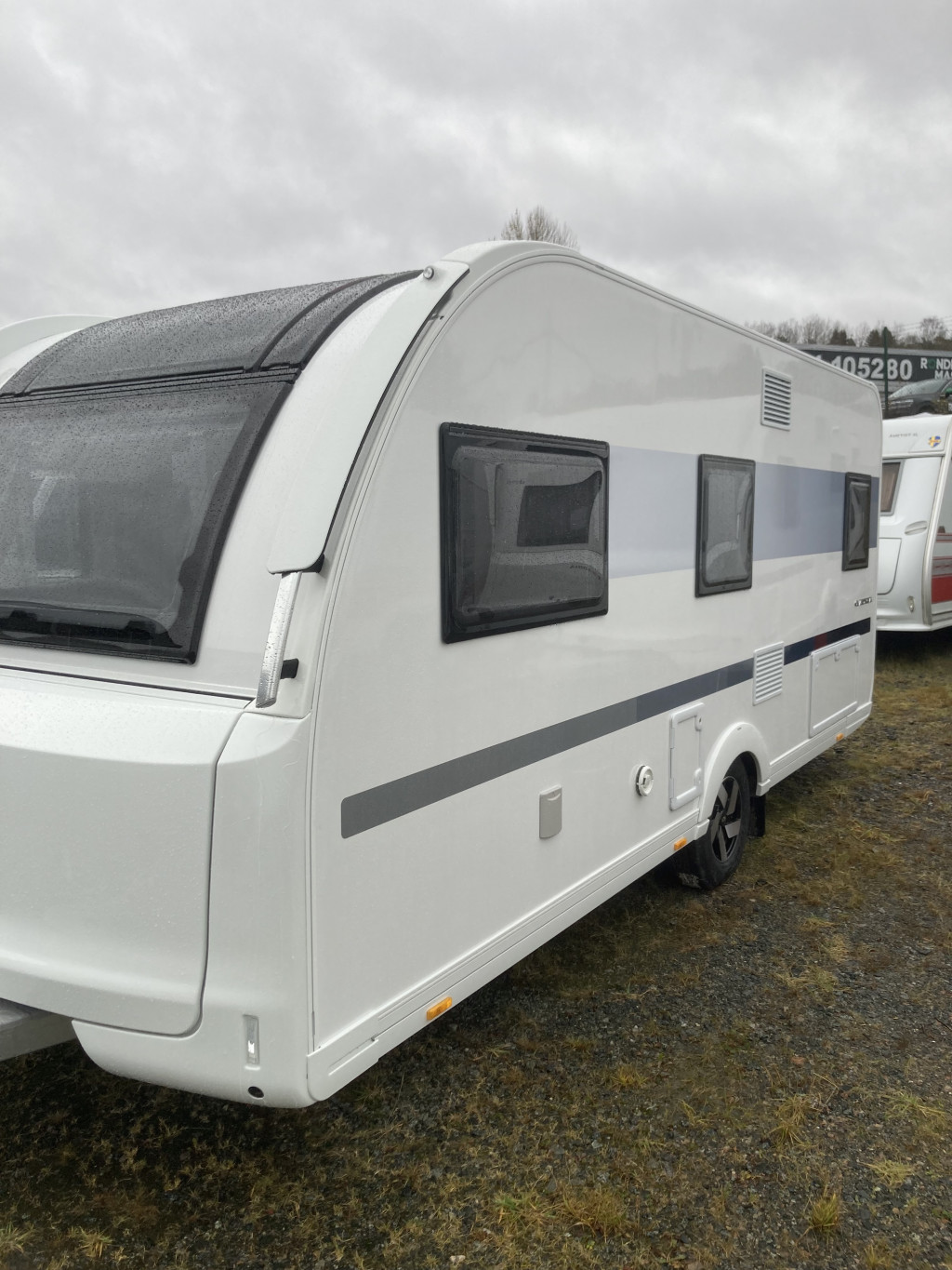 Adria Adora 502 UL AC OCH CAMPINGBILJETTER PÅ KÖPET - Adria