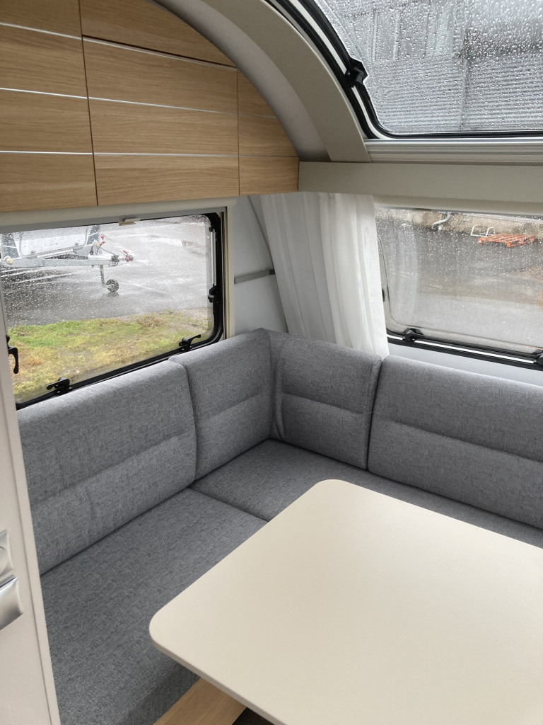 Adria Adora 502 UL AC OCH CAMPINGBILJETTER PÅ KÖPET - Adria