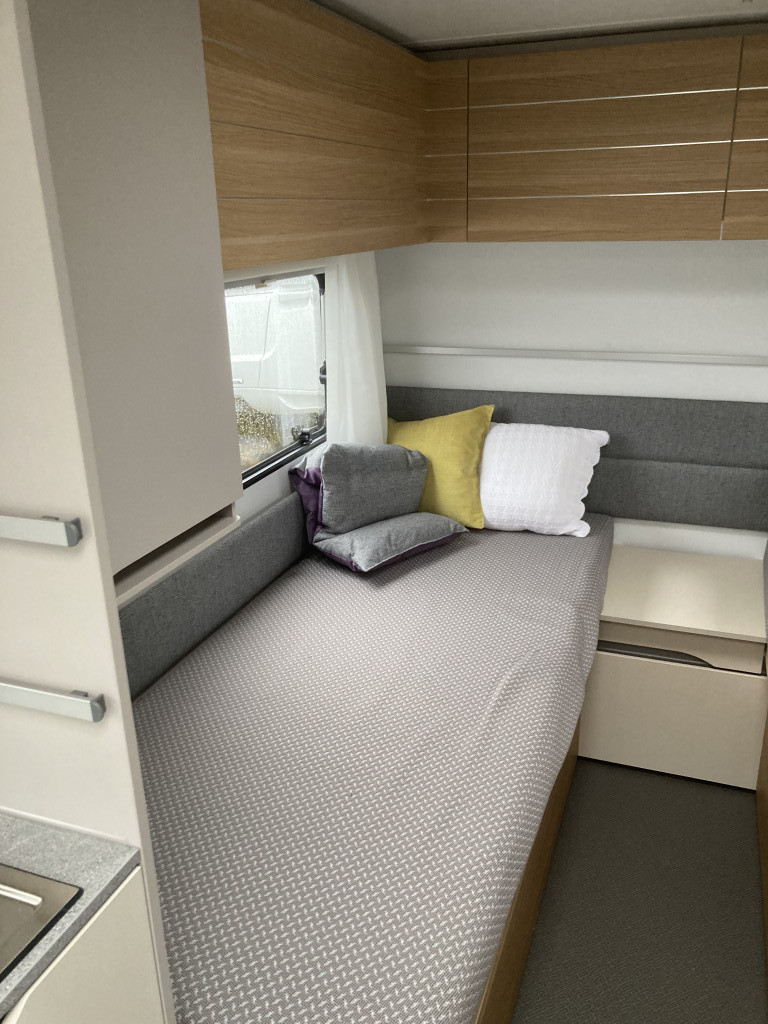 Adria Adora 502 UL AC OCH CAMPINGBILJETTER PÅ KÖPET - Adria