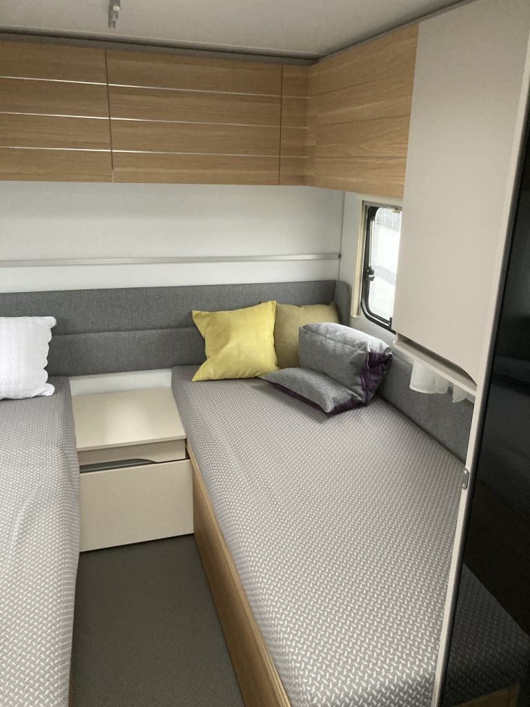 Adria Adora 502 UL AC OCH CAMPINGBILJETTER PÅ KÖPET - Adria