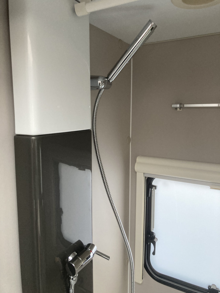 Adria Adora 502 UL AC OCH CAMPINGBILJETTER PÅ KÖPET - Adria