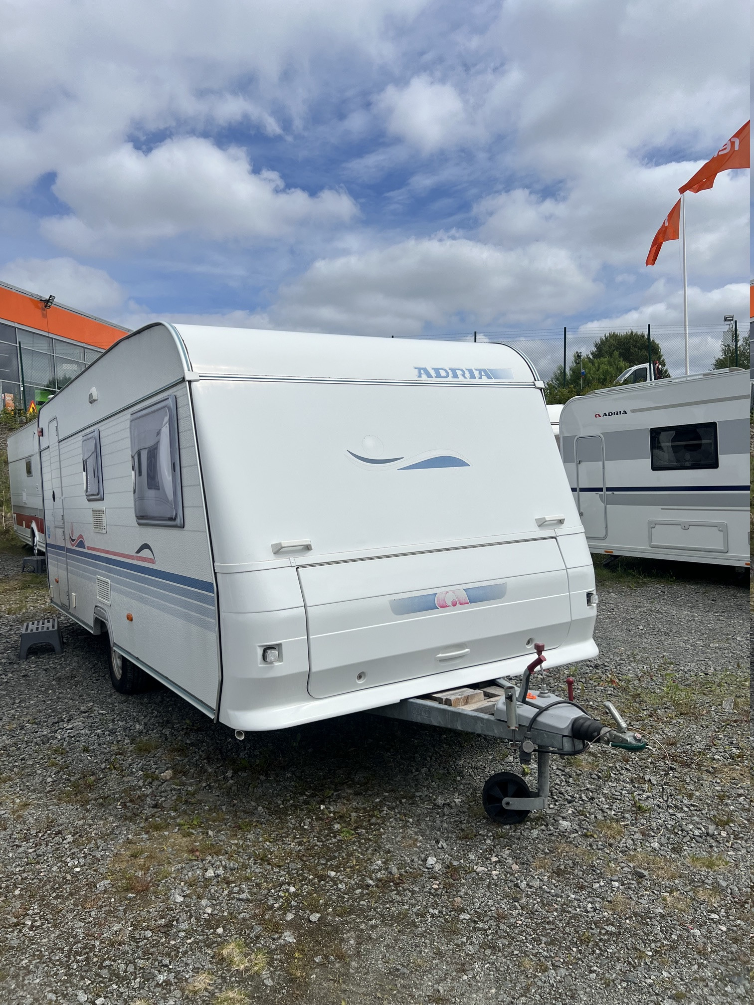 Altea 502 LS "Gör det självvagn" 1300kg i totalvikt - Adria