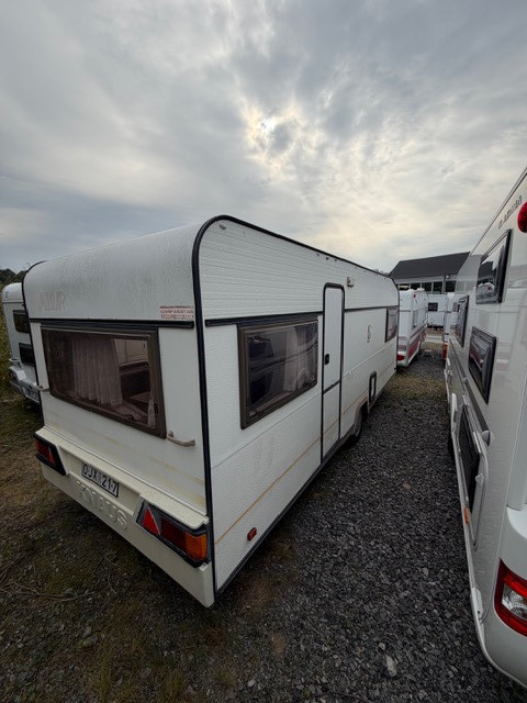 Knaus AZUR 540 TL "Gör det självvagn" - Knaus
